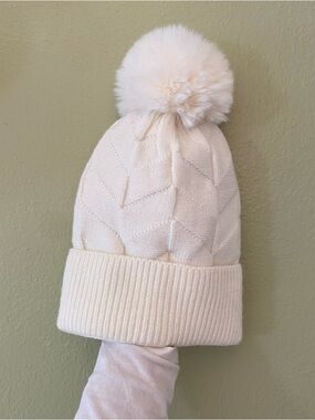 Marcus Adler Cozy Cream Knit Pom Beanie